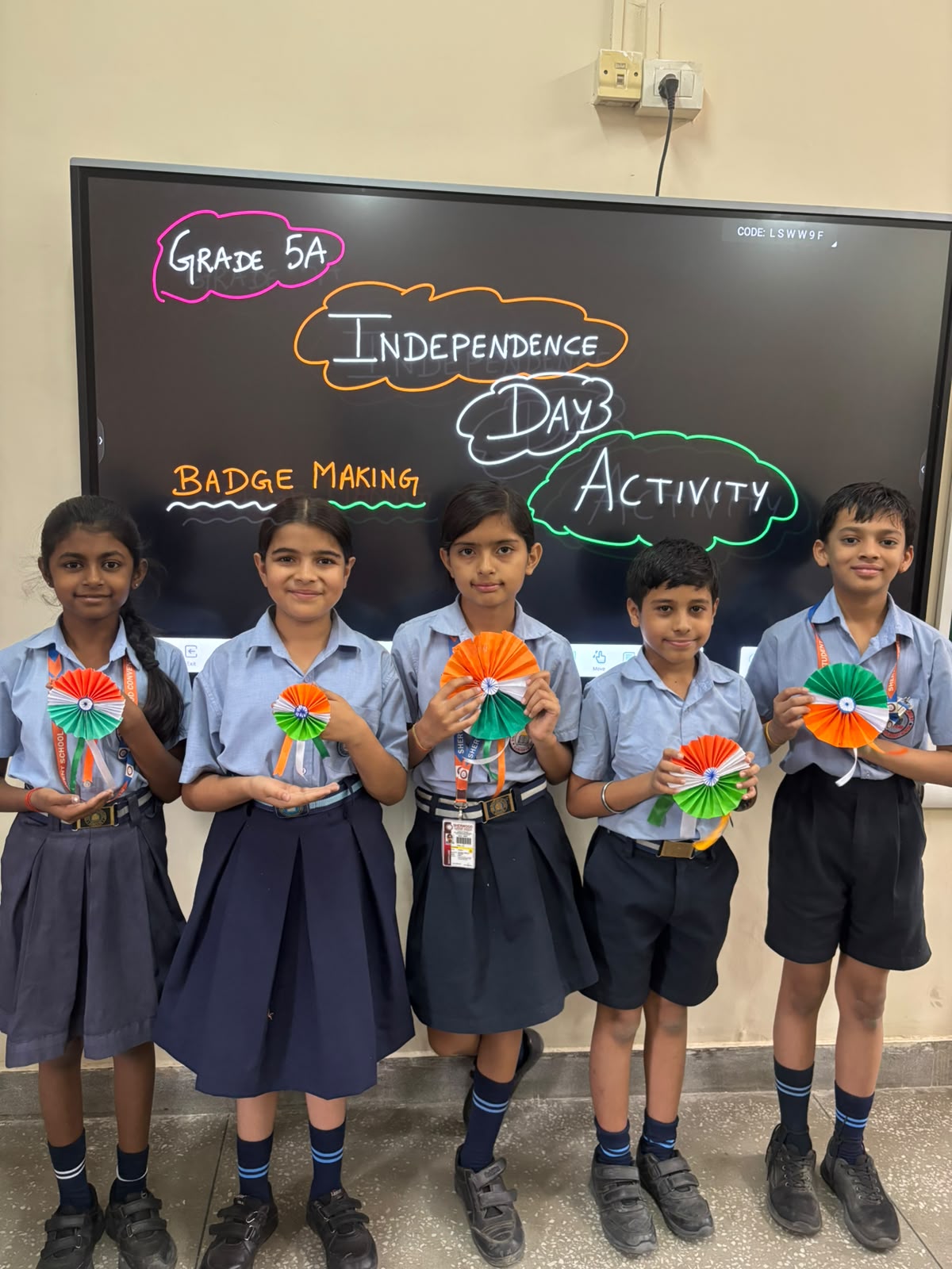 Independence Day Badge Making Activity - Class 5 photo 4